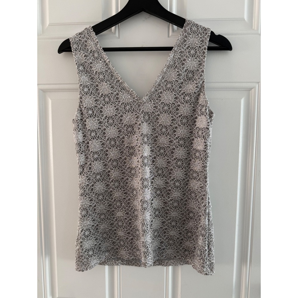 Banana Republic Silver Metallic Floral Lace V-Neck Sleeveless Top XS Grey Lining - Picture 2 of 3